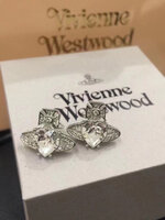 สีเงิน | Vivienne Westwood ต่างหูวิเวียน รุ่น Ariella crystal-heart stud earrings ต่างหูวิเวียน จี้คริสตัล หัวใจ ล้อมเพชรดาวเสาร์ ปั๊มโลโก้ด้านหลัง