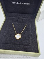 สีขาว | VC&A สร้อยคอจี้ดอกโคลเวอร์ แวนคีฟ สีขาว-ดำ สายโซ่อะไหล่สีทอง งานสวย พร้อมส่ง สีขาว ดำ ไม่มีกล่อง อุปกรณ์ สำเนา