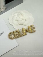 สีทอง | CL LOGO TEXT HAIR CLIP กิ๊บหนีบผมซีลีน โชว์โลโก้ตัวอักษร ประดับเพชร งานสวย ภาพถ่ายงานจริง 2 สีให้เลือก พร้อมส่งในไทย