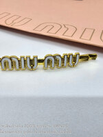 สีขาว | MIU MIU CASUAL HAIR CLIP คลิปหนีบผมโลโก้มิว มิว อะไหล่สีทอง งานสวยพร้อมส่ง มี 3 สีให้เลือก 1 ชิ้น 💕 เลเซอร์ด้านหลัง
