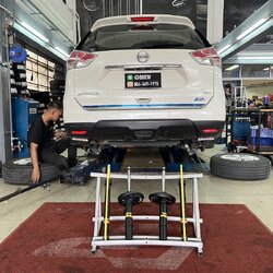 [MONROE OE SPECTRUM]NISSAN X TRAIL T32 Hybrid เข้ารับบริการเปลี่ยนโช้คอัพ ใช้งานประจำวัน โทร. 08-6569-1915