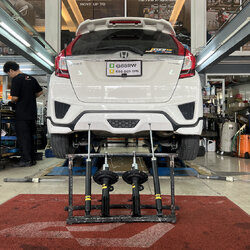 [MONROE OE SPECTRUM]HONDA JAZZ เข้ารับบริการเปลี่ยนโช้คอัพรถยนต์ เน้นใช้งานประจำวัน อยากได้โช้คอัพ นุ่มหนึบ แก้ไจอาการเด้งส่าย โทร. 08-6569-1915