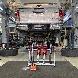 [PROFENDER]TOYOTA REVO เข้ารับบริการเปลี่ยนโช้คอัพรถยนต์ ใช้งานประจำวัน โทร. 08-6569-1915