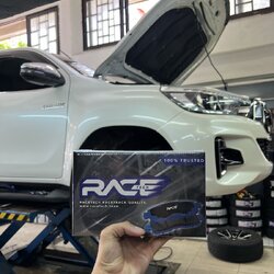 [RACETECH] TOYOTA REVO เปลี่ยนผ้าเบรกใช้งานประจำวัน racetech โทร. 08-65691915