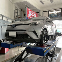 [TOYO]TOYOTA CHR เข้ารับบริการเปลี่ยนยางรถยนต์ เน้นนุ่มนวล เลือกใช้งานยาง TOYO ยางรถยนต์นุ่มนวล ระบะเบรกสั้นมั่นใจ พร้อมบริการติดตั้งแบบไร้รอย และ ปลอดภัยกับ sensor tire pressure โทร. 08-6569-1915