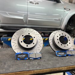 [RACETECH]Mitsubishi Pajero 2013 | อัปเกรดจานเบรกและผ้าเบรก Racetech | เบรกหนึบ มั่นใจ ปลอดภัยกว่า - ยางเจริญรุ่งเรือง โทร. 08-65691915