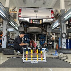 [YSS DTG]TOYOTA HILIX VIGO เข้ารับบริการเปลี่ยนโช้คอัพใช้งานแทนของเดิม พร้อมเปลี่ยนบู้ชคานหลัง โทร 08-6569-1915