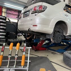 [YSS E SERIES]TOYOTA FORTUNER เข้ารับบริการติดตั้งโช้คอัพรถยนต์ เน้นใช้งาน ประจำวัน โทร. 08-6569-1915