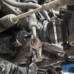 [ช่วงล่าง]TOYOTA VIGO PRERUNNER เข้ารับบริการเปลี่ยนจานเบรกอัพเกรด เพิ่มประสิทธิภาพการเบรก แบบไม่ต้องโมดิฟาย เอารถขึ้นเจอจารบีเพลาขับกระจาย และช่วงล่างเสียก็จัดเพิ่มเติมเลย โทร. 08-65691915