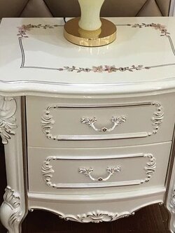 โต๊ะหัวเตียงสีขาว โต๊ะหัวเตียงหลุยส์ 03