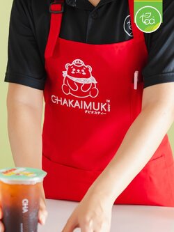 ผ้ากันเปื้อน Ckakaimuk 2024 ผ้า โซล่อน ปักโลโก้ น้องหมี ชาไข่มุก ทรงเต็มตัว ฟรีไซส์ บรรจุ 1 ชิ้น