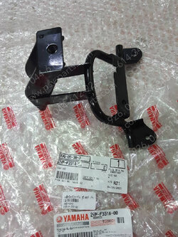 เหล็กยึดหน้ากากไฟ JUPITER แท้ๆ 2VP-F331A-00