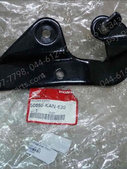 เหล็กยึดพักเท้าหน้า TENA 4 เกียร์ แท้ๆ ด้านขวา 50650-KAN-630