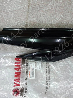 ฝาครอบข้างขวา GT 125 แท้ๆ สีดำเงา 2SX-F1721-00-P1 