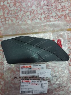 แผงรองพักเท้าหน้า XMAX แท้ๆ หน้า-ขวา/ยาง B74-F7484-00