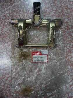 ชุดหูยึดเครื่องยนต์ CLICK แท้ๆ 50350-KVB-900 