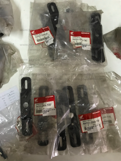 ขายึดป้ายทะเบียน NOVA, AR 125 แท้ๆ 84701-GN5-730 (ราคาต่อ 1 ชิ้น)