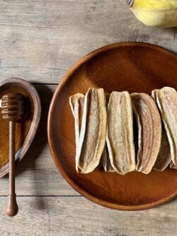 กล้วยน้ำว้าอบธรรมชาติ Lady Banana กล่องใหญ่ 400 กรัม 150 บาท : Healthy Hut