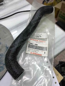 ยางท่อหม้อน้ำ AR 125R แท้ๆ ด้านบน 39062-1009 