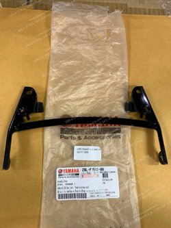 ขายึดบังโคลนหน้า FILANO 125, GRAND FILANO แท้ๆ 2BL-F1513-00