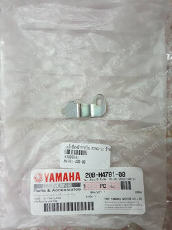 เหล็กยึดหน้ากากไฟ FINO/11 แท้ๆ ซ้าย 20B-H4781-00