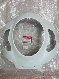 ฝาครอบไฟหน้า SCOOPY/21 แท้ๆ สีขาวมุก (A96) 64301-K2F-N00ZH