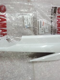 ฝาครอบข้างขวา GT 125 แท้ๆ สีขาวมุก 2SX-F1721-00-P0 