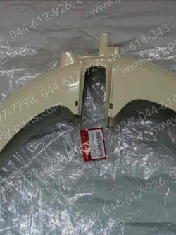 บังโคลนหน้า DREAM SUPER CUB/ไฟกลม แท้ๆ สีขาวครีม (214) 61100-K76-T60ZB 