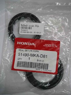 ซีลโช้คหน้า CB 150R, CBR 300 แท้ๆ + กันฝุ่น (โช้คหัวกลับ) 51490-MKA-D81 