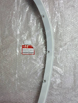 คิ้วบังลม-ขวา SCOOPY-I แท้ๆ สีขาว 64420-KYT-900ZJ