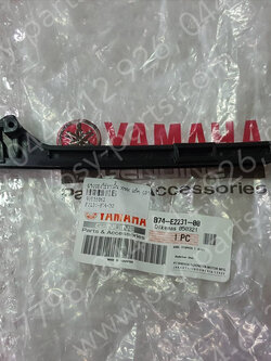 ยางรองโซ่ราวลิ้น XMAX แท้ๆ (ล่าง) B74-E2231-00