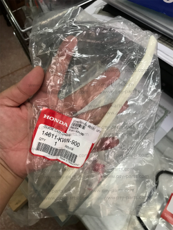 ยางรองโซ่ราวลิ้น CLICK 125-I, PCX 125, PCX 150 แท้ๆ (ล่าง) 14611-KWN-900