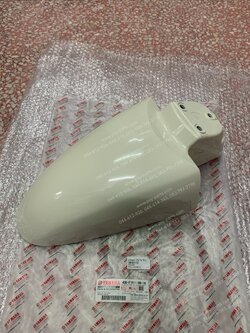 บังโคลนหน้า FINO-ใหม่ แท้ๆ สีขาว 4D0-F1511-00-1A 