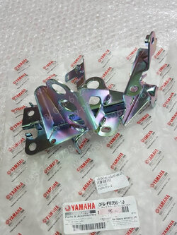 เหล็กยึดบังลม AEROX/ABS แท้ๆ BF6-F8356-10