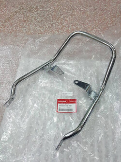 กันตก SUPER CUB/ไฟกลม แท้ๆ (เบาะเดี่ยว) แท้ๆ 50400-K1M-T00