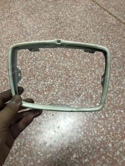 ขอบไฟหน้า RC 80, RC 100 สีขาว (สินค้ามีรอยถลอก แนะนำให้นำไปทำสีใหม่) 