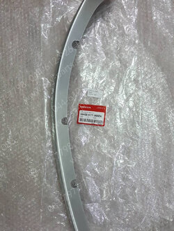 คิ้วบังลม-ซ้าย SCOOPY-I แท้ๆ สีบรอนซ์ 64430-KYT-900ZA 