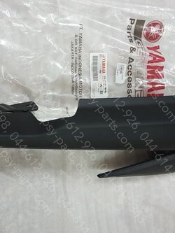 ฝาครอบข้างขวา GT 125 แท้ๆ สีดำด้าน 2SX-F1721-00-PC 