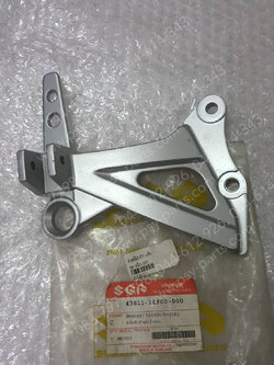 สเตย์พักเท้า COOL แท้ๆ หลัง-ขวา 43811-28F00 + สเตย์พักเท้า COOL แท้ๆ หลัง-ซ้าย 43821-28F00-000 