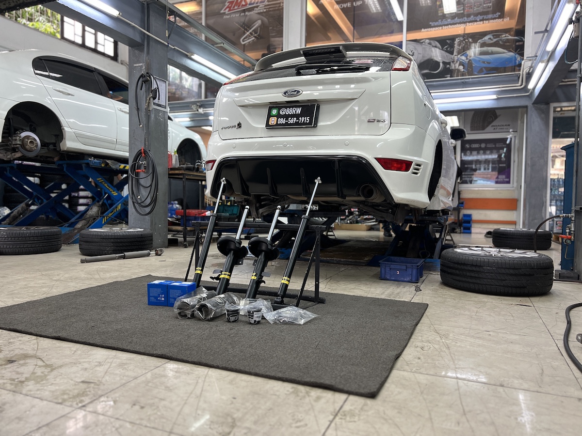 Ford Focus Mark3 | โช้คอัพ Monroe Original | คืนฟีลลิ่งเดิม นุ่มนวล มั่นใจ - ยางเจริญรุ่งเรือง นนทบุรี Ford Focus Mark3 คันนี้...คืนความสมบูรณ์ให้ช่วงล่าง! ใครใช้ Ford Focus Mark3 (ปี 2014) แล้วรู้สึกว่ารถเริ่มกระด้าง โยนตัว หรือโช้คอัพเดิมถึงเวลาต้องเปลี่ยนแล้ว... ถึงเวลาคืนฟีลลิ่งการขับขี่ที่มั่นใจและปลอดภัยให้กับ Focus ของคุณแล้วครับ! เราขอแนะนำชุดอัปเกรดที่ครบจบในชุดเดียว! ติดตั้งโช้คอัพ Monroe Original พร้อมอะไหล่ส่วนควบใหม่ครบชุด สิ่งที่จะได้รับหลังจากติดตั้ง: ฟีลลิ่งใกล้เคียงของเดิม: โช้คอัพ Monroe Original ออกแบบมาเพื่อ คืนสมรรถนะให้ใกล้เคียงโช้ค OEM แต่มีความทนทานที่วางใจได้ ความนุ่มนวลและมั่นคง: ช่วยซับแรงกระแทกได้ดี ทำให้รถทรงตัวได้นิ่งขึ้นในการขับขี่ประจำวัน ทนทานคุ้มค่า: โช้คอัพคุณภาพสูง ทนทานต่อการใช้งาน และยืดอายุการใช้งานของช่วงล่าง จบครบทุกปัญหา: ติดตั้งโดยทีมช่างผู้เชี่ยวชาญ พร้อมบริการตั้งศูนย์ด้วยเครื่องมือที่ทันสมัยที่สุด เหมาะสำหรับใคร? เจ้าของ Ford Focus ที่ต้องการ เปลี่ยนโช้คอัพทดแทนของเดิม ที่เสื่อมสภาพ ผู้ที่ต้องการคืนความมั่นใจในการขับขี่ โดยเน้นความนุ่มนวลและความปลอดภัยเป็นหลัก สำหรับเจ้าของ Focus ที่อยากให้รถกลับมาขับสบายเหมือนเดิม Monroe Original คือคำตอบ! สอบถามข้อมูลเพิ่มเติม หรือนัดหมายเข้ารับบริการ ️ : 08-6569-1915 ️ : 08-6544-5963 Line id : @88rw Location : https://goo.gl/maps/HrNUAZXPN98KvxZ98 Facebook : https://www.facebook.com/88rwtire #Ford #Focus #FocusMark3 #Monroe #MonroeOriginal #โช้คอัพ #ช่วงล่าง #ยางเจริญรุ่งเรือง #นนทบุรี #งามวงศ์วาน #ตั้งศูนย์ #อะไหล่ช่วงล่าง Ford Focus Mark3 | โช้คอัพ Monroe Original | คืนฟีลลิ่งเดิม นุ่มนวล มั่นใจ - ยางเจริญรุ่งเรือง นนทบุรี Ford Focus Mark3 คันนี้...คืนความสมบูรณ์ให้ช่วงล่าง! ใครใช้ Ford Focus Mark3 (ปี 2014) แล้วรู้สึกว่ารถเริ่มกระด้าง โยนตัว หรือโช้คอัพเดิมถึงเวลาต้องเปลี่ยนแล้ว... ถึงเวลาคืนฟีลลิ่งการขับขี่ที่มั่นใจและปลอดภัยให้กับ Focus ของคุณแล้วครับ! เราขอแนะนำชุดอัปเกรดที่ครบจบในชุดเดียว! ติดตั้งโช้คอัพ Monroe Original พร้อมอะไหล่ส่วนควบใหม่ครบชุด สิ่งที่จะได้รับหลังจากติดตั้ง: ฟีลลิ่งใกล้เคียงของเดิม: โช้คอัพ Monroe Original ออกแบบมาเพื่อ คืนสมรรถนะให้ใกล้เคียงโช้ค OEM แต่มีความทนทานที่วางใจได้ ความนุ่มนวลและมั่นคง: ช่วยซับแรงกระแทกได้ดี ทำให้รถทรงตัวได้นิ่งขึ้นในการขับขี่ประจำวัน ทนทานคุ้มค่า: โช้คอัพคุณภาพสูง ทนทานต่อการใช้งาน และยืดอายุการใช้งานของช่วงล่าง จบครบทุกปัญหา: ติดตั้งโดยทีมช่างผู้เชี่ยวชาญ พร้อมบริการตั้งศูนย์ด้วยเครื่องมือที่ทันสมัยที่สุด เหมาะสำหรับใคร? เจ้าของ Ford Focus ที่ต้องการ เปลี่ยนโช้คอัพทดแทนของเดิม ที่เสื่อมสภาพ ผู้ที่ต้องการคืนความมั่นใจในการขับขี่ โดยเน้นความนุ่มนวลและความปลอดภัยเป็นหลัก สำหรับเจ้าของ Focus ที่อยากให้รถกลับมาขับสบายเหมือนเดิม Monroe Original คือคำตอบ! สอบถามข้อมูลเพิ่มเติม หรือนัดหมายเข้ารับบริการ ️ : 08-6569-1915 ️ : 08-6544-5963 Line id : @88rw Location : https://goo.gl/maps/HrNUAZXPN98KvxZ98 Facebook : https://www.facebook.com/88rwtire #Ford #Focus #FocusMark3 #Monroe #MonroeOriginal #โช้คอัพ #ช่วงล่าง #ยางเจริญรุ่งเรือง #นนทบุรี #งามวงศ์วาน #ตั้งศูนย์ #อะไหล่ช่วงล่าง