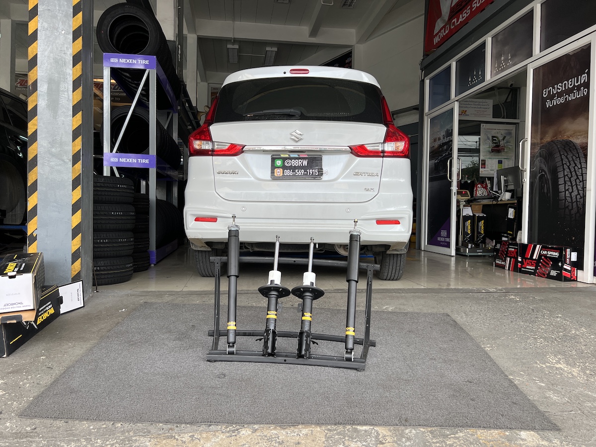  Suzuki Ertiga 2019 x Monroe OE Spectrum  "ขับนุ่มสบาย มั่นใจทุกเส้นทาง"  ลูกค้า Suzuki Ertiga 2019 เจอปัญหาโช้คเดิมเริ่มอ่อน ตัวรถโคลง เข้าโค้งแล้วไม่มั่นใจ พอเปลี่ยนมาใช้ Monroe OE Spectrum  ฟีลลิ่งการขับขี่เปลี่ยนทันที!   จุดเด่น Monroe OE Spectrum สำหรับ Ertiga 2019  + โช้ค Direct Fit ตรงรุ่น ไม่ต้องดัดแปลง  + เทคโนโลยี R-TECH2® + ICV → ลดแรงสั่นสะเทือนและการกระแทกอย่างแม่นยำ  + ฟีลลิ่ง นุ่มนวล + ควบคุมมั่นใจ เข้าโค้งนิ่ง ไม่โคลง  + อายุการใช้งานยาวนาน แข็งแรงกว่าของเดิม  + แบรนด์ชั้นนำจากอเมริกา มั่นใจได้ในคุณภาพ   เหมาะสำหรับ  รถครอบครัวที่ต้องการความนุ่มนวล  ผู้ขับที่อยากได้ฟีลลิ่งขับดีกว่าโช้คเดิม  ใช้งานทุกวัน ทั้งในเมืองและต่างจังหวัด  สอบถามข้อมูลเพิ่มเติม หรือนัดหมายเข้ารับบริการ ️ : 08-6569-1915 ️ : 08-6544-5963 Line id : @88rw Facebook : https://www.facebook.com/88rwtire Location : https://goo.gl/maps/HrNUAZXPN94KvxZ98  #MonroeShocks #SuzukiErtiga #ยางรถยนต์นนทบุรี #ช่วงล่างรถยนต์ #โช้คอัพรถยนต์