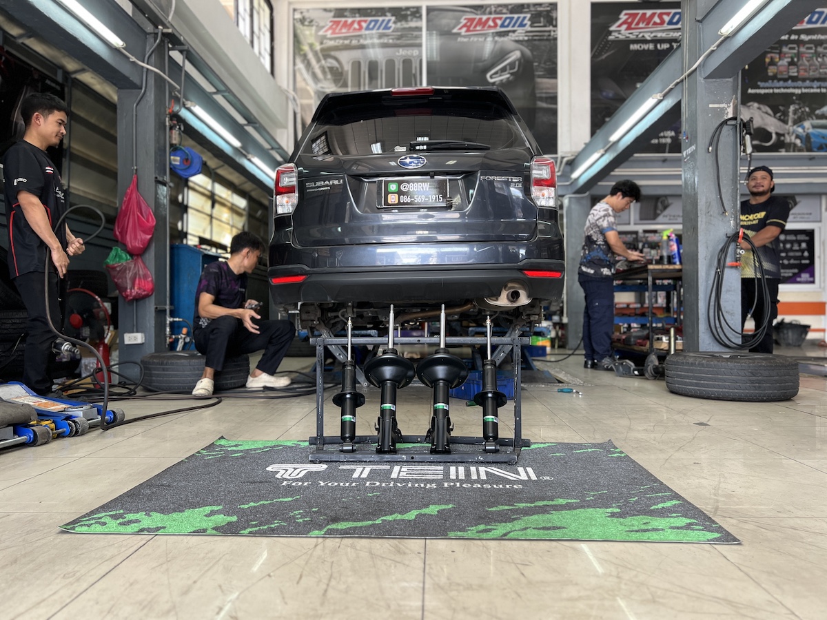 Subaru Forester SJ | โช้คอัพ Tein EnduraPro Basic | คืนความหนึบแน่น มั่นใจทุกโค้ง - ยางเจริญรุ่งเรือง นนทบุรี Subaru Forester SJ คันนี้...อัปเกรดความหนึบ คืนฟีลลิ่ง AWD ที่แท้จริง! ใครใช้ Subaru Forester SJ (รุ่นปี 2013-2018) แล้วรู้สึกว่าช่วงล่างเริ่มยวบยาบ โยนตัวมาก หรือไม่มั่นใจเมื่อเข้าโค้ง... ถึงเวลาเปลี่ยนโช้คอัพใหม่ เพื่อการขับขี่ที่มั่นใจและสบายกว่าที่เคย! เราขอแนะนำชุดอัปเกรดโช้คอัพที่ครบจบในชุดเดียว! ติดตั้งโช้คอัพ Tein EnduraPro Basic พร้อมอะไหล่ส่วนควบใหม่ครบชุด สิ่งที่จะได้รับหลังจากติดตั้ง: ฟีลลิ่งหนึบแน่นสไตล์ญี่ปุ่น: โช้คอัพ Tein EnduraPro Basic ให้ความหนึบแน่นที่เหนือกว่าโช้คเดิม แต่ยังคงความนุ่มนวลไว้ เทคโนโลยี H.B.S.: ช่วยดูดซับแรงกระแทกในจังหวะยุบตัวสุด ลดอาการกระดอนเมื่อเจอหลุมหรือคอสะพาน คุณภาพมาตรฐาน OEM: ผลิตจากวัสดุคุณภาพสูง ทนทาน และติดตั้งแทนของเดิมได้ทันที ไม่ต้องดัดแปลง ความมั่นคงที่เพิ่มขึ้น: รถทรงตัวได้นิ่งขึ้น เข้าโค้งมั่นใจ ลดอาการโคลงเคลงของรถ SUV เหมาะสำหรับใคร? เจ้าของ Forester SJ ที่ต้องการความหนึบและมั่นคงในการขับขี่ประจำวัน ผู้ที่ต้องการอัปเกรดความทนทานและความปลอดภัยของช่วงล่าง โดยไม่ต้องการโหลดเตี้ย สำหรับเจ้าของ Forester ที่อยากได้ฟีลลิ่งขับขี่ที่มั่นใจกว่าเดิม Tein EnduraPro Basic คือคำตอบ! สอบถามข้อมูลเพิ่มเติม หรือนัดหมายเข้ารับบริการ ️ : 08-6569-1915 ️ : 08-6544-5963 Line id : @88rw Location : https://goo.gl/maps/HrNUAZXPN94KvxZ98 Facebook : https://www.facebook.com/88rwtire #Subaru #Forester #ForesterSJ #Tein #EnduraPro #โช้คอัพ #ช่วงล่าง #ยางเจริญรุ่งเรือง #นนทบุรี #งามวงศ์วาน #ตั้งศูนย์ #อะไหล่ช่วงล่าง Subaru Forester SJ | โช้คอัพ Tein EnduraPro Basic | คืนความหนึบแน่น มั่นใจทุกโค้ง - ยางเจริญรุ่งเรือง นนทบุรี Subaru Forester SJ คันนี้...อัปเกรดความหนึบ คืนฟีลลิ่ง AWD ที่แท้จริง! ใครใช้ Subaru Forester SJ (รุ่นปี 2013-2018) แล้วรู้สึกว่าช่วงล่างเริ่มยวบยาบ โยนตัวมาก หรือไม่มั่นใจเมื่อเข้าโค้ง... ถึงเวลาเปลี่ยนโช้คอัพใหม่ เพื่อการขับขี่ที่มั่นใจและสบายกว่าที่เคย! เราขอแนะนำชุดอัปเกรดโช้คอัพที่ครบจบในชุดเดียว! ติดตั้งโช้คอัพ Tein EnduraPro Basic พร้อมอะไหล่ส่วนควบใหม่ครบชุด สิ่งที่จะได้รับหลังจากติดตั้ง: ฟีลลิ่งหนึบแน่นสไตล์ญี่ปุ่น: โช้คอัพ Tein EnduraPro Basic ให้ความหนึบแน่นที่เหนือกว่าโช้คเดิม แต่ยังคงความนุ่มนวลไว้ เทคโนโลยี H.B.S.: ช่วยดูดซับแรงกระแทกในจังหวะยุบตัวสุด ลดอาการกระดอนเมื่อเจอหลุมหรือคอสะพาน คุณภาพมาตรฐาน OEM: ผลิตจากวัสดุคุณภาพสูง ทนทาน และติดตั้งแทนของเดิมได้ทันที ไม่ต้องดัดแปลง ความมั่นคงที่เพิ่มขึ้น: รถทรงตัวได้นิ่งขึ้น เข้าโค้งมั่นใจ ลดอาการโคลงเคลงของรถ SUV เหมาะสำหรับใคร? เจ้าของ Forester SJ ที่ต้องการความหนึบและมั่นคงในการขับขี่ประจำวัน ผู้ที่ต้องการอัปเกรดความทนทานและความปลอดภัยของช่วงล่าง โดยไม่ต้องการโหลดเตี้ย สำหรับเจ้าของ Forester ที่อยากได้ฟีลลิ่งขับขี่ที่มั่นใจกว่าเดิม Tein EnduraPro Basic คือคำตอบ! สอบถามข้อมูลเพิ่มเติม หรือนัดหมายเข้ารับบริการ ️ : 08-6569-1915 ️ : 08-6544-5963 Line id : @88rw Location : https://goo.gl/maps/HrNUAZXPN94KvxZ98 Facebook : https://www.facebook.com/88rwtire #Subaru #Forester #ForesterSJ #Tein #EnduraPro #โช้คอัพ #ช่วงล่าง #ยางเจริญรุ่งเรือง #นนทบุรี #งามวงศ์วาน #ตั้งศูนย์ #อะไหล่ช่วงล่าง