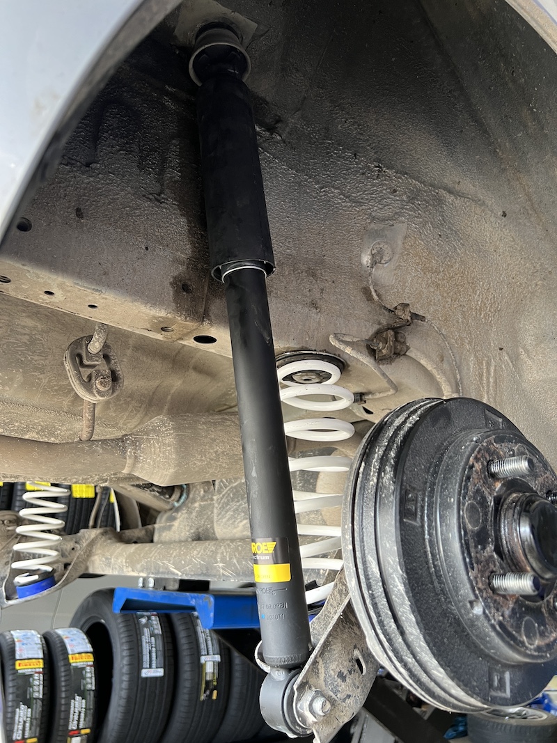 Mitsubishi Mirage ติดตั้งโช้คอัพ Monroe OE Spectrum และสปริง YSS Comfort Series สิ่งที่จะได้รับหลังจากติดตั้ง: นุ่มนวลระดับพรีเมียม: โช้คอัพ Monroe OE Spectrum ให้ฟีลลิ่งการขับขี่ที่นุ่มสบายและยืดหยุ่นสูง ซับแรงกระแทกเยี่ยม: สปริง YSS Comfort Series ช่วยเพิ่มประสิทธิภาพการซับแรง และลดอาการกระด้างของรถเล็กได้อย่างชัดเจน ขับสบายทุกวัน: การผสมผสานของสองแบรนด์ดังที่ให้ความนุ่มหนึบที่ลงตัว เหมาะกับการใช้งานในเมือง ไร้กังวลเรื่องเสียง: เทคโนโลยี ICV ของ Monroe ช่วยลดแรงสั่นสะเทือนและเสียงรบกวนในห้องโดยสาร เหมาะสำหรับใคร? เจ้าของ Mirage ที่ต้องการความสบายในการขับขี่เป็นหลัก ผู้ที่ต้องการอัปเกรดช่วงล่างให้มีความมั่นคง ปลอดภัยยิ่งขึ้น โดยไม่ต้องการโหลดเตี้ย เปลี่ยนรถคุณให้ขับขี่สบายและปลอดภัยกว่าเดิม! ชุดอัปเกรดนี้คือคำตอบที่ลงตัวครับ สอบถามข้อมูลเพิ่มเติม หรือนัดหมายเข้ารับบริการ ️ : 08-6569-1915 ️ : 08-6544-5963 Line id : @88rw Location : https://goo.gl/maps/HrNUAZXPN94KvxZ98 Facebook : https://www.facebook.com/88rwtire #Mitsubishi #Mirage #Monroe #YSS #โช้คอัพ #ช่วงล่าง #ยางเจริญรุ่งเรือง #นนทบุรี #งามวงศ์วาน Mitsubishi Mirage ติดตั้งโช้คอัพ Monroe OE Spectrum และสปริง YSS Comfort Series สิ่งที่จะได้รับหลังจากติดตั้ง: นุ่มนวลระดับพรีเมียม: โช้คอัพ Monroe OE Spectrum ให้ฟีลลิ่งการขับขี่ที่นุ่มสบายและยืดหยุ่นสูง ซับแรงกระแทกเยี่ยม: สปริง YSS Comfort Series ช่วยเพิ่มประสิทธิภาพการซับแรง และลดอาการกระด้างของรถเล็กได้อย่างชัดเจน ขับสบายทุกวัน: การผสมผสานของสองแบรนด์ดังที่ให้ความนุ่มหนึบที่ลงตัว เหมาะกับการใช้งานในเมือง ไร้กังวลเรื่องเสียง: เทคโนโลยี ICV ของ Monroe ช่วยลดแรงสั่นสะเทือนและเสียงรบกวนในห้องโดยสาร เหมาะสำหรับใคร? เจ้าของ Mirage ที่ต้องการความสบายในการขับขี่เป็นหลัก ผู้ที่ต้องการอัปเกรดช่วงล่างให้มีความมั่นคง ปลอดภัยยิ่งขึ้น โดยไม่ต้องการโหลดเตี้ย เปลี่ยนรถคุณให้ขับขี่สบายและปลอดภัยกว่าเดิม! ชุดอัปเกรดนี้คือคำตอบที่ลงตัวครับ สอบถามข้อมูลเพิ่มเติม หรือนัดหมายเข้ารับบริการ ️ : 08-6569-1915 ️ : 08-6544-5963 Line id : @88rw Location : https://goo.gl/maps/HrNUAZXPN94KvxZ98 Facebook : https://www.facebook.com/88rwtire #Mitsubishi #Mirage #Monroe #YSS #โช้คอัพ #ช่วงล่าง #ยางเจริญรุ่งเรือง #นนทบุรี #งามวงศ์วาน