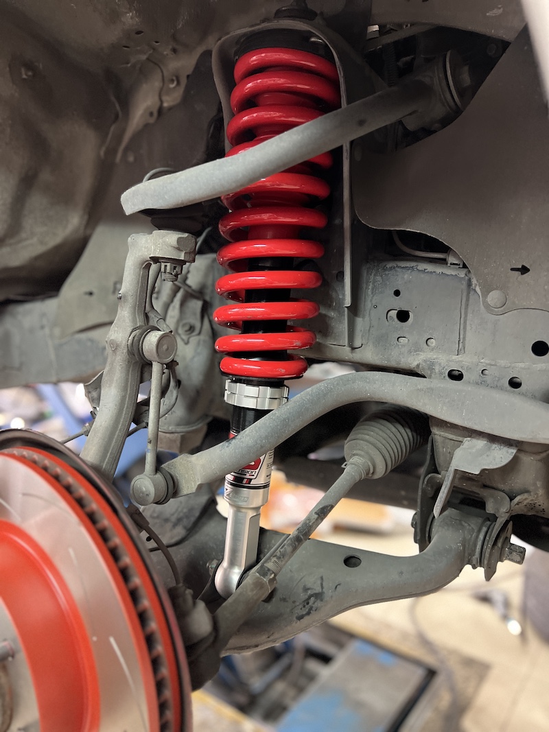 TOYOTA FORTUNER 2012 อัพเกรดช่วงล่าง เน้นตัวท้อป ใช้งานประจำวันแทนชุดเดิมที่ใช้งานมานาน พร้อมอัพเกรดระบบเบรกนั้นอย่างดี งานนี้อัปเกรดชุดใหญ่ เน้น Performance & Safety! โช้คอัพ YSS Z-SERIES (FULL SET): โช้คอัพ Monotube ตัวท็อป ปรับ Rebound ได้ 30 ระดับ มอบฟีลลิ่ง "นิ่ง นุ่ม หนึบ" ให้รถเกาะถนนในทุกย่านความเร็ว สปริง YSS PERFORMANCE: ออกแบบมาเพื่อทำงานร่วมกับ Z-Series โดยเฉพาะ ช่วย บาลานซ์น้ำหนัก และลดอาการโคลงเคลง จานเบรก TRW XPS (อัปเกรด): จานเบรกเซาะร่องคุณภาพสูง ทนความร้อน และช่วยระบายฝุ่น/ก๊าซจากการเบรก ผ้าเบรก NEXZTER PRO SPEC: ผ้าเบรกเกรดสปอร์ต ทนความร้อนสูง ให้แรงเบรกที่มั่นคงและสม่ำเสมอ สิ่งที่จะได้รับหลังจากติดตั้ง: สมรรถนะระดับพรีเมียม: ช่วงล่างและเบรกที่ทำงานร่วมกันอย่างสมบูรณ์แบบ ปลอดภัยกว่าเดิมหลายเท่าตัว การควบคุมที่แม่นยำ: เข้าโค้งมั่นใจ ลดอาการโคลงเคลง แม้ขับด้วยความเร็วสูง จบครบในที่เดียว: ติดตั้ง Setup และตั้งศูนย์โดยทีมช่างผู้เชี่ยวชาญ เหมาะสำหรับใคร? เจ้าของ Fortuner ที่ต้องการ Performance สูงสุดในการขับขี่ ผู้ที่เน้นความปลอดภัยและต้องการช่วงล่างที่พร้อมลุยทุกสภาพถนน อัปเกรดรถคุณให้เหนือกว่าใคร ด้วยบริการติดตั้งชุดใหญ่จาก #ยางเจริญรุ่งเรือง สอบถามข้อมูลเพิ่มเติม หรือนัดหมายเข้ารับบริการ ️ : 08-6569-1915 ️ : 08-6544-5963 Line id : @88rw Location : https://goo.gl/maps/HrNUAZXPN94KvxZ98 Facebook : https://www.facebook.com/88rwtire #Toyota #Fortuner #YSS #ZSeries #Nexzter #TRW #โช้คอัพ #เบรก #ช่วงล่าง #ยางเจริญรุ่งเรือง #นนทบุรี #งามวงศ์วาน TOYOTA FORTUNER 2012 อัพเกรดช่วงล่าง เน้นตัวท้อป ใช้งานประจำวันแทนชุดเดิมที่ใช้งานมานาน พร้อมอัพเกรดระบบเบรกนั้นอย่างดี งานนี้อัปเกรดชุดใหญ่ เน้น Performance & Safety! โช้คอัพ YSS Z-SERIES (FULL SET): โช้คอัพ Monotube ตัวท็อป ปรับ Rebound ได้ 30 ระดับ มอบฟีลลิ่ง "นิ่ง นุ่ม หนึบ" ให้รถเกาะถนนในทุกย่านความเร็ว สปริง YSS PERFORMANCE: ออกแบบมาเพื่อทำงานร่วมกับ Z-Series โดยเฉพาะ ช่วย บาลานซ์น้ำหนัก และลดอาการโคลงเคลง จานเบรก TRW XPS (อัปเกรด): จานเบรกเซาะร่องคุณภาพสูง ทนความร้อน และช่วยระบายฝุ่น/ก๊าซจากการเบรก ผ้าเบรก NEXZTER PRO SPEC: ผ้าเบรกเกรดสปอร์ต ทนความร้อนสูง ให้แรงเบรกที่มั่นคงและสม่ำเสมอ สิ่งที่จะได้รับหลังจากติดตั้ง: สมรรถนะระดับพรีเมียม: ช่วงล่างและเบรกที่ทำงานร่วมกันอย่างสมบูรณ์แบบ ปลอดภัยกว่าเดิมหลายเท่าตัว การควบคุมที่แม่นยำ: เข้าโค้งมั่นใจ ลดอาการโคลงเคลง แม้ขับด้วยความเร็วสูง จบครบในที่เดียว: ติดตั้ง Setup และตั้งศูนย์โดยทีมช่างผู้เชี่ยวชาญ เหมาะสำหรับใคร? เจ้าของ Fortuner ที่ต้องการ Performance สูงสุดในการขับขี่ ผู้ที่เน้นความปลอดภัยและต้องการช่วงล่างที่พร้อมลุยทุกสภาพถนน อัปเกรดรถคุณให้เหนือกว่าใคร ด้วยบริการติดตั้งชุดใหญ่จาก #ยางเจริญรุ่งเรือง สอบถามข้อมูลเพิ่มเติม หรือนัดหมายเข้ารับบริการ ️ : 08-6569-1915 ️ : 08-6544-5963 Line id : @88rw Location : https://goo.gl/maps/HrNUAZXPN94KvxZ98 Facebook : https://www.facebook.com/88rwtire #Toyota #Fortuner #YSS #ZSeries #Nexzter #TRW #โช้คอัพ #เบรก #ช่วงล่าง #ยางเจริญรุ่งเรือง #นนทบุรี #งามวงศ์วาน