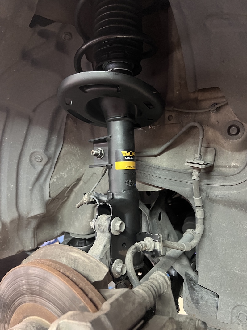 Mazda 2 Skyactiv ฟื้นคืนความสบาย...ขับขี่มั่นใจกว่าเดิม!  ใครใช้ Mazda 2 Skyactiv แล้วรู้สึกว่าช่วงล่างเริ่มกระด้าง ไม่นุ่มนวลเหมือนเดิม...  ถึงเวลาเปลี่ยนโช้คอัพใหม่ เพื่อความมั่นใจและสบายกว่าที่เคย! เราขอแนะนำชุดอัปเกรดที่ครบจบในที่เดียว!  ติดตั้งโช้คอัพ Monroe OE Spectrum พร้อมปีกนกล่างตรงรุ่น และบริการตั้งศูนย์  สิ่งที่จะได้รับหลังจากติดตั้ง: + ฟีลลิ่งแบบรถยุโรป: โช้คอัพ Monroe OE Spectrum ให้ความนุ่มนวลและยืดหยุ่นสูง ขับสบายในทุกสภาพถนน  + ไร้กังวลเรื่องเสียง: เทคโนโลยี ICV ช่วยลดแรงสั่นสะเทือนและเสียงรบกวนในห้องโดยสาร ทำให้การขับขี่เงียบขึ้น  + ทนทานกว่าเดิม: ผลิตด้วยวัสดุคุณภาพสูง ทนทานต่อการใช้งาน และยืดอายุการใช้งานของช่วงล่าง  + จบครบทุกปัญหา: เปลี่ยนพร้อมอะไหล่และบริการตั้งศูนย์ ทำให้ช่วงล่างกลับมาสมบูรณ์แบบที่สุด  เหมาะสำหรับใคร? + เจ้าของ Mazda 2 ที่ต้องการความสบายในการขับขี่ประจำวัน + ผู้ที่ต้องการอัปเกรดช่วงล่างให้มีความมั่นคง ปลอดภัย และนุ่มนวลยิ่งขึ้น   สำหรับเจ้าของ Mazda 2 ที่อยากได้ฟีลลิ่งขับขี่ที่สบายขึ้น แต่มั่นใจกว่าเดิม Monroe OE Spectrum คือคำตอบ!   สอบถามข้อมูลเพิ่มเติม หรือนัดหมายเข้ารับบริการ ️ : 08-6569-1915 ️ : 08-6544-5963  Line id : @88rw  Location : https://goo.gl/maps/HrNUAZXPN94KvxZ98  Facebook : https://www.facebook.com/88rwtire  #Mazda #Mazda2 #Mazda2Skyactiv #Monroe #OESpectrum #โช้คอัพ #ช่วงล่าง #ตั้งศูนย์ #ยางเจริญรุ่งเรือง #นนทบุรี #งามวงศ์วาน #ยางรถยนต์นนทบุรี #ช่วงล่างรถยนต์ #โช้คอัพรถยนต์
