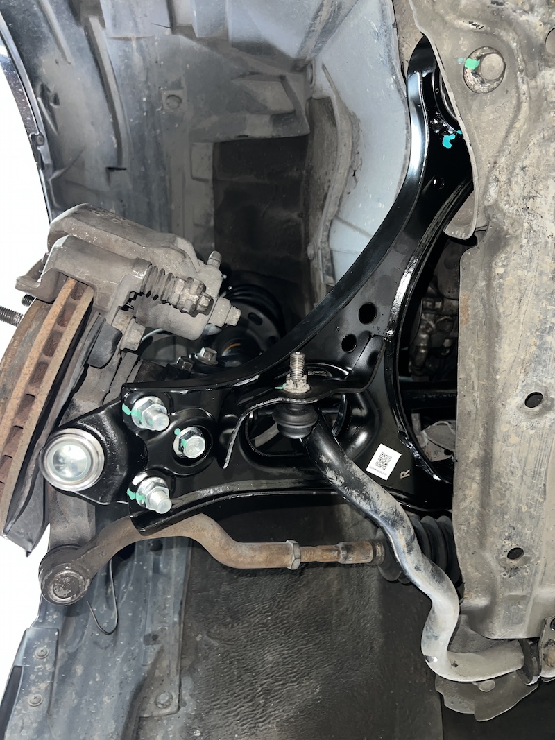 Honda Civic FD เข้ารับบริการซ่อมบำรุงช่วงล่าง โช้คอัพ Monroe OE Spectrum: คืนความ นุ่มนวล สบายสไตล์รถยุโรป ขับขี่มั่นใจกว่าเดิม ปีกนกล่างแท้: เปลี่ยนปีกนกล่างใหม่ เพื่อความแม่นยำในการควบคุมรถ ลูกหมากชุดใหญ่ (ตอง 5 ญี่ปุ่นแท้): เปลี่ยนยกชุดทั้ง ลูกหมากแร็ค, ลูกหมากคันชัก และลูกหมากกันโคลง เพื่อคืนความแม่นยำในการบังคับเลี้ยว และความทนทานขั้นสูงสุด สิ่งที่จะได้รับหลังจากติดตั้ง: ฟีลลิ่งนุ่มนวลและมั่นคง: ช่วงล่างซับแรงกระแทกได้ดีขึ้น เข้าโค้งนิ่ง ไม่โคลงเคลง พวงมาลัยแม่นยำ: หายขาดจากอาการหลวม, เสียงดัง และอาการสั่นสะท้านที่พวงมาลัย ความทนทานยาวนาน: มั่นใจในคุณภาพอะไหล่ระดับ OEM (Monroe/ปีกนกแท้) และมาตรฐานญี่ปุ่น (ตอง 5) จบครบในที่เดียว: ติดตั้ง Setup และตั้งศูนย์โดยทีมช่างผู้เชี่ยวชาญ เหมาะสำหรับใคร? เจ้าของ Civic FD ที่ต้องการฟื้นฟูช่วงล่างให้กลับมาสมบูรณ์แบบ 100% ผู้ที่ต้องการความปลอดภัยและความมั่นคงในการขับขี่ระยะยาว อย่าปล่อยให้อะไหล่เสื่อม! แวะมาตรวจเช็กกับผู้เชี่ยวชาญวันนี้ครับ สอบถามข้อมูลเพิ่มเติม หรือนัดหมายเข้ารับบริการ ️ : 08-6569-1915 ️ : 08-6544-5963 Line id : @88rw Location : https://goo.gl/maps/HrNUAZXPN94KvxZ98 Facebook : https://www.facebook.com/88rwtire #Honda #Civic #CivicFD #Monroe #ลูกหมาก #555 #ช่วงล่าง #ยางเจริญรุ่งเรือง #นนทบุรี #งามวงศ์วาน #ช่วงล่างรถยนต์ Honda Civic FD เข้ารับบริการซ่อมบำรุงช่วงล่าง โช้คอัพ Monroe OE Spectrum: คืนความ นุ่มนวล สบายสไตล์รถยุโรป ขับขี่มั่นใจกว่าเดิม ปีกนกล่างแท้: เปลี่ยนปีกนกล่างใหม่ เพื่อความแม่นยำในการควบคุมรถ ลูกหมากชุดใหญ่ (ตอง 5 ญี่ปุ่นแท้): เปลี่ยนยกชุดทั้ง ลูกหมากแร็ค, ลูกหมากคันชัก และลูกหมากกันโคลง เพื่อคืนความแม่นยำในการบังคับเลี้ยว และความทนทานขั้นสูงสุด สิ่งที่จะได้รับหลังจากติดตั้ง: ฟีลลิ่งนุ่มนวลและมั่นคง: ช่วงล่างซับแรงกระแทกได้ดีขึ้น เข้าโค้งนิ่ง ไม่โคลงเคลง พวงมาลัยแม่นยำ: หายขาดจากอาการหลวม, เสียงดัง และอาการสั่นสะท้านที่พวงมาลัย ความทนทานยาวนาน: มั่นใจในคุณภาพอะไหล่ระดับ OEM (Monroe/ปีกนกแท้) และมาตรฐานญี่ปุ่น (ตอง 5) จบครบในที่เดียว: ติดตั้ง Setup และตั้งศูนย์โดยทีมช่างผู้เชี่ยวชาญ เหมาะสำหรับใคร? เจ้าของ Civic FD ที่ต้องการฟื้นฟูช่วงล่างให้กลับมาสมบูรณ์แบบ 100% ผู้ที่ต้องการความปลอดภัยและความมั่นคงในการขับขี่ระยะยาว อย่าปล่อยให้อะไหล่เสื่อม! แวะมาตรวจเช็กกับผู้เชี่ยวชาญวันนี้ครับ สอบถามข้อมูลเพิ่มเติม หรือนัดหมายเข้ารับบริการ ️ : 08-6569-1915 ️ : 08-6544-5963 Line id : @88rw Location : https://goo.gl/maps/HrNUAZXPN94KvxZ98 Facebook : https://www.facebook.com/88rwtire #Honda #Civic #CivicFD #Monroe #ลูกหมาก #555 #ช่วงล่าง #ยางเจริญรุ่งเรือง #นนทบุรี #งามวงศ์วาน #ช่วงล่างรถยนต์