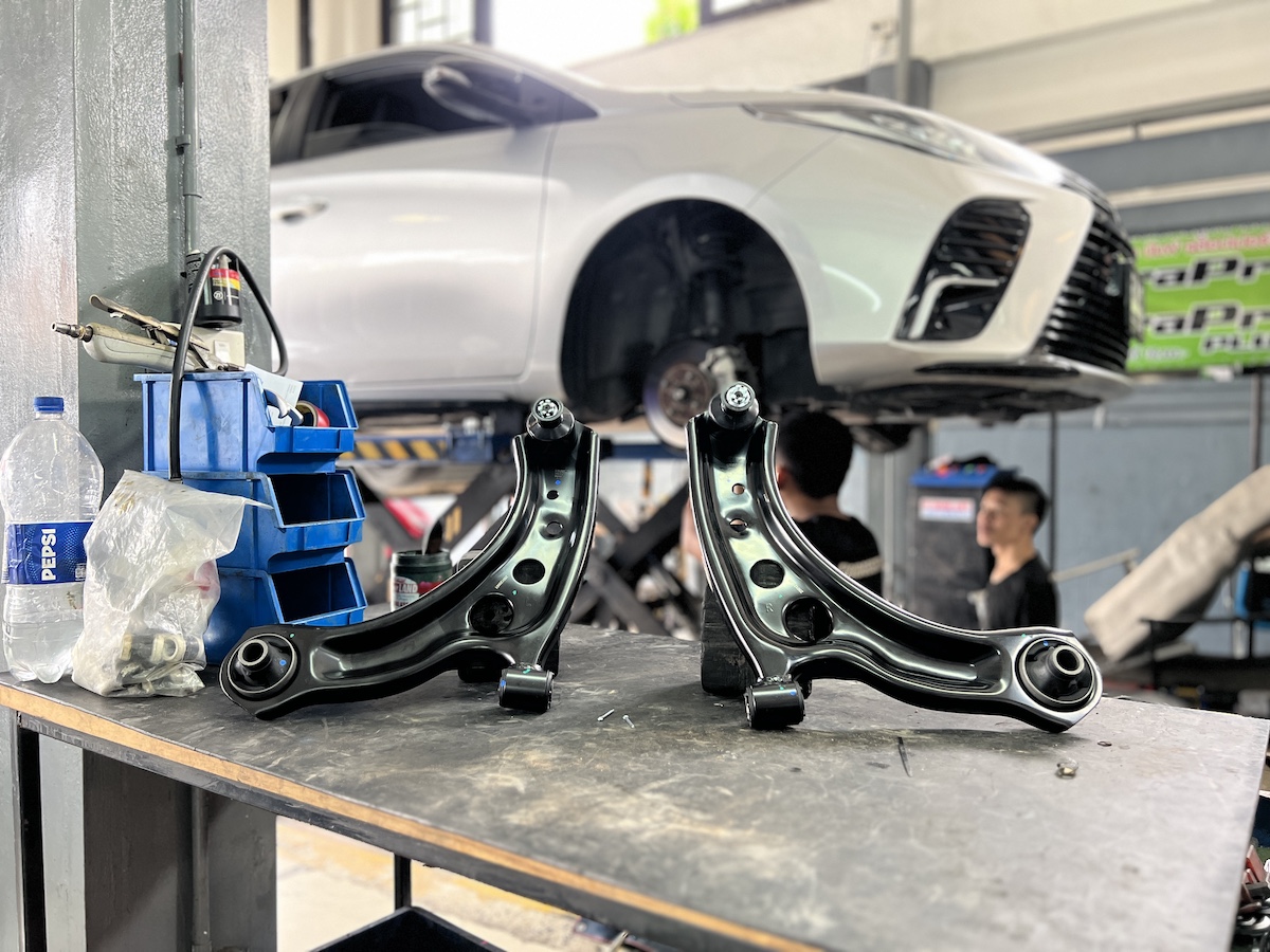 TOYOTA Yaris ATIV เปลี่ยนปีกนกล่างคุณภาพสูงจาก TRW แบรนด์ชั้นนำระดับโลก เพื่อคืนความนิ่งและความปลอดภัยให้กับรถของคุณ สิ่งที่จะได้รับหลังจากติดตั้ง: คืนความมั่นคง: ปีกนกล่าง TRW คุณภาพ OEM ช่วยให้การทรงตัวและการบังคับเลี้ยวกลับมาแม่นยำ ความทนทานระดับยุโรป: มั่นใจในความแข็งแรงและอายุการใช้งานที่ยาวนาน ตามมาตรฐานเดียวกับอะไหล่ติดรถยนต์ แก้ปัญหาเสียงดัง: ช่วยกำจัดเสียงกุกกักที่เกิดจากบูชปีกนกเสื่อมสภาพ จบครบทุกปัญหา: ติดตั้งโดยทีมช่างผู้เชี่ยวชาญ พร้อมบริการตั้งศูนย์ด้วยเครื่องมือที่ทันสมัยที่สุด เหมาะสำหรับใคร? เจ้าของ Yaris ATIV ที่ต้องการฟื้นฟูช่วงล่างให้กลับมานิ่งและสมบูรณ์แบบ ผู้ที่ต้องการอะไหล่คุณภาพสูงที่ทนทานกว่าอะไหล่ทั่วไป อย่ารอให้เสียงดังบานปลาย! แวะมาตรวจเช็กและเปลี่ยนอะไหล่พรีเมียมกับเราวันนี้ครับ สอบถามข้อมูลเพิ่มเติม หรือนัดหมายเข้ารับบริการ ️ : 08-6569-1915 ️ : 08-6544-5963 Line id : @88rw Location : https://goo.gl/maps/HrNUAZXPN94KvxZ98 Facebook : https://www.facebook.com/88rwtire #Toyota #YarisATIV #TRW #ปีกนกล่าง #ช่วงล่าง #ยางเจริญรุ่งเรือง #นนทบุรี #งามวงศ์วาน #ช่วงล่างรถยนต์ TOYOTA Yaris ATIV เปลี่ยนปีกนกล่างคุณภาพสูงจาก TRW แบรนด์ชั้นนำระดับโลก เพื่อคืนความนิ่งและความปลอดภัยให้กับรถของคุณ สิ่งที่จะได้รับหลังจากติดตั้ง: คืนความมั่นคง: ปีกนกล่าง TRW คุณภาพ OEM ช่วยให้การทรงตัวและการบังคับเลี้ยวกลับมาแม่นยำ ความทนทานระดับยุโรป: มั่นใจในความแข็งแรงและอายุการใช้งานที่ยาวนาน ตามมาตรฐานเดียวกับอะไหล่ติดรถยนต์ แก้ปัญหาเสียงดัง: ช่วยกำจัดเสียงกุกกักที่เกิดจากบูชปีกนกเสื่อมสภาพ จบครบทุกปัญหา: ติดตั้งโดยทีมช่างผู้เชี่ยวชาญ พร้อมบริการตั้งศูนย์ด้วยเครื่องมือที่ทันสมัยที่สุด เหมาะสำหรับใคร? เจ้าของ Yaris ATIV ที่ต้องการฟื้นฟูช่วงล่างให้กลับมานิ่งและสมบูรณ์แบบ ผู้ที่ต้องการอะไหล่คุณภาพสูงที่ทนทานกว่าอะไหล่ทั่วไป อย่ารอให้เสียงดังบานปลาย! แวะมาตรวจเช็กและเปลี่ยนอะไหล่พรีเมียมกับเราวันนี้ครับ สอบถามข้อมูลเพิ่มเติม หรือนัดหมายเข้ารับบริการ ️ : 08-6569-1915 ️ : 08-6544-5963 Line id : @88rw Location : https://goo.gl/maps/HrNUAZXPN94KvxZ98 Facebook : https://www.facebook.com/88rwtire #Toyota #YarisATIV #TRW #ปีกนกล่าง #ช่วงล่าง #ยางเจริญรุ่งเรือง #นนทบุรี #งามวงศ์วาน #ช่วงล่างรถยนต์