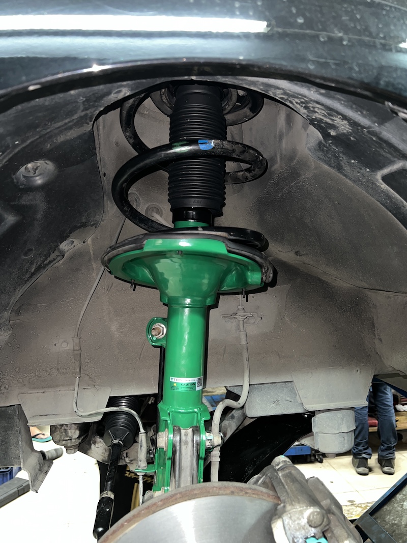 Hyundai H1 อัปเกรดช่วงล่างพรีเมียม เพื่อความสมบูรณ์แบบ: โช้คอัพ Tein EnduraPro: คืนความ นุ่มนวล และความหนึบแน่นด้วยเทคโนโลยี H.B.S. ที่ช่วยซับแรงกระแทก ปีกนกล่างใหม่: เปลี่ยนเพื่อความแข็งแรงของช่วงล่างด้านหน้า ลูกหมากชุดใหญ่ (TRW): เปลี่ยนทั้ง ลูกหมากแร็ค และลูกหมากคันชัก จาก TRW คุณภาพระดับ OEM เพื่อคืนความแม่นยำในการบังคับเลี้ยว สิ่งที่จะได้รับหลังจากติดตั้ง: ความนิ่งและสบาย: รถโคลงเคลงน้อยลง ผู้โดยสารแถวหลังนั่งสบายยิ่งขึ้น ควบคุมแม่นยำ: พวงมาลัยตอบสนองดีขึ้น หายขาดจากอาการหลวมหรือโยน อะไหล่คุณภาพพรีเมียม: มั่นใจในคุณภาพของแบรนด์ Tein และ TRW ที่ใช้มาตรฐานเดียวกับโรงงานผลิตรถยนต์ จบครบในที่เดียว: ติดตั้ง Setup และตั้งศูนย์โดยทีมช่างผู้เชี่ยวชาญ เหมาะสำหรับใคร? เจ้าของ H1 ที่เน้นความสบายของผู้โดยสารเป็นหลัก ผู้ที่ต้องการฟื้นฟูช่วงล่างให้กลับมาสมบูรณ์และมั่นใจในการเดินทางไกล ยกระดับรถตู้ของคุณให้ขับขี่ปลอดภัยและสบายที่สุด! นัดหมายเข้ารับบริการได้เลยครับ สอบถามข้อมูลเพิ่มเติม หรือนัดหมายเข้ารับบริการ ️ : 08-6569-1915 ️ : 08-6544-5963 Line id : @88rw Location : https://goo.gl/maps/HrNUAZXPN94KvxZ98 Facebook : https://www.facebook.com/88rwtire #Hyundai #H1 #Tein #EnduraPro #TRW #ลูกหมาก #ปีกนกล่าง #ช่วงล่าง #ยางเจริญรุ่งเรือง #นนทบุรี #งามวงศ์วาน #รถตู้ Hyundai H1 อัปเกรดช่วงล่างพรีเมียม เพื่อความสมบูรณ์แบบ: โช้คอัพ Tein EnduraPro: คืนความ นุ่มนวล และความหนึบแน่นด้วยเทคโนโลยี H.B.S. ที่ช่วยซับแรงกระแทก ปีกนกล่างใหม่: เปลี่ยนเพื่อความแข็งแรงของช่วงล่างด้านหน้า ลูกหมากชุดใหญ่ (TRW): เปลี่ยนทั้ง ลูกหมากแร็ค และลูกหมากคันชัก จาก TRW คุณภาพระดับ OEM เพื่อคืนความแม่นยำในการบังคับเลี้ยว สิ่งที่จะได้รับหลังจากติดตั้ง: ความนิ่งและสบาย: รถโคลงเคลงน้อยลง ผู้โดยสารแถวหลังนั่งสบายยิ่งขึ้น ควบคุมแม่นยำ: พวงมาลัยตอบสนองดีขึ้น หายขาดจากอาการหลวมหรือโยน อะไหล่คุณภาพพรีเมียม: มั่นใจในคุณภาพของแบรนด์ Tein และ TRW ที่ใช้มาตรฐานเดียวกับโรงงานผลิตรถยนต์ จบครบในที่เดียว: ติดตั้ง Setup และตั้งศูนย์โดยทีมช่างผู้เชี่ยวชาญ เหมาะสำหรับใคร? เจ้าของ H1 ที่เน้นความสบายของผู้โดยสารเป็นหลัก ผู้ที่ต้องการฟื้นฟูช่วงล่างให้กลับมาสมบูรณ์และมั่นใจในการเดินทางไกล ยกระดับรถตู้ของคุณให้ขับขี่ปลอดภัยและสบายที่สุด! นัดหมายเข้ารับบริการได้เลยครับ สอบถามข้อมูลเพิ่มเติม หรือนัดหมายเข้ารับบริการ ️ : 08-6569-1915 ️ : 08-6544-5963 Line id : @88rw Location : https://goo.gl/maps/HrNUAZXPN94KvxZ98 Facebook : https://www.facebook.com/88rwtire #Hyundai #H1 #Tein #EnduraPro #TRW #ลูกหมาก #ปีกนกล่าง #ช่วงล่าง #ยางเจริญรุ่งเรือง #นนทบุรี #งามวงศ์วาน #รถตู้