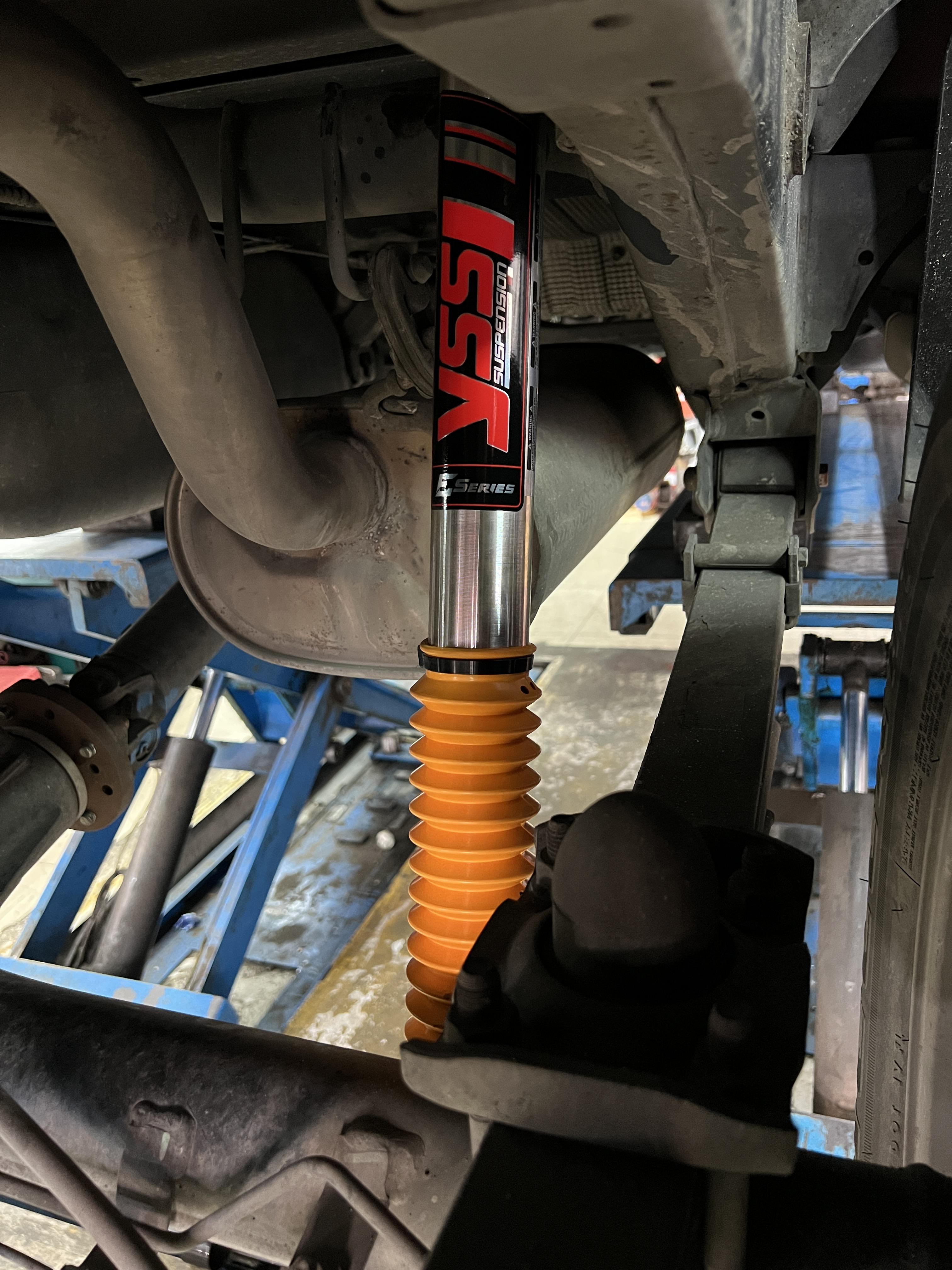 ติดตั้งโช้คอัพ YSS E-Series สำหรับ Ford Ranger T6 ที่ร้านยางเจริญรุ่งเรือง นนทบุรี เปลี่ยนโช้คใช้งานแทนชุดเดิม เทคโนโลยี VVSC เหมาะขับในเมือง พร้อมตั้งศูนย์ Hunter 3D ติดตั้งโช้คอัพ YSS E-Series สำหรับ Ford Ranger T6 ที่ร้านยางเจริญรุ่งเรือง นนทบุรี เปลี่ยนโช้คใช้งานแทนชุดเดิม เทคโนโลยี VVSC เหมาะขับในเมือง พร้อมตั้งศูนย์ Hunter 3D