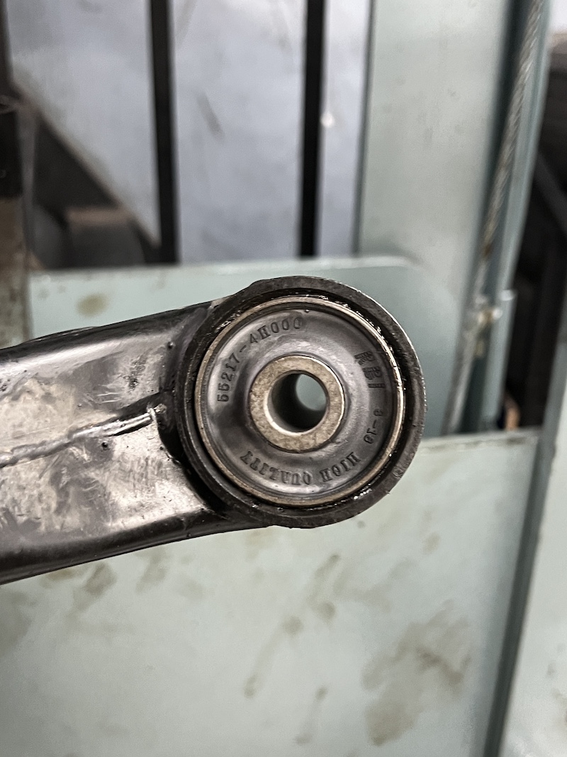 HYUNDAI H1 ลูกค้าประจำ เปลี่ยนโช้คอัพ คู่หลังพร้อมบู้ชคานหลัง [+] YSS DTG PLUS ปรับ 7 ระดับ คู่หลัง [+] บู้ชคานหลัง พร้อมบริการอัด  สอบถามข้อมูลเพิ่มเติม หรือนัดหมายเข้ารับบริการ ️ : 08-6569-1915 ️ : 08-6544-5963  Line id : @88rw  Location : https://goo.gl/maps/HrNUAZXPN94KvxZ98  Facebook : https://www.facebook.com/88rwtire #hyundaih1 #บู้ชคานหลัง #yssdtgplus #ยางรถยนต์ #โช้คอัพ #ช่วงล่าง #ยางเจริญรุ่งเรือง #นนทบุรี #งามวงศ์วาน